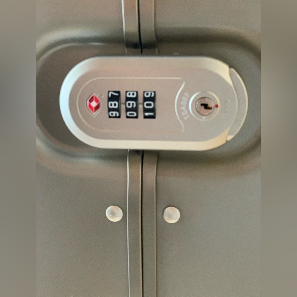 New Hybrid suitcase-trunk w/ telescopic handle, TSA locks & smooth wheel… - Picture 11 of 15